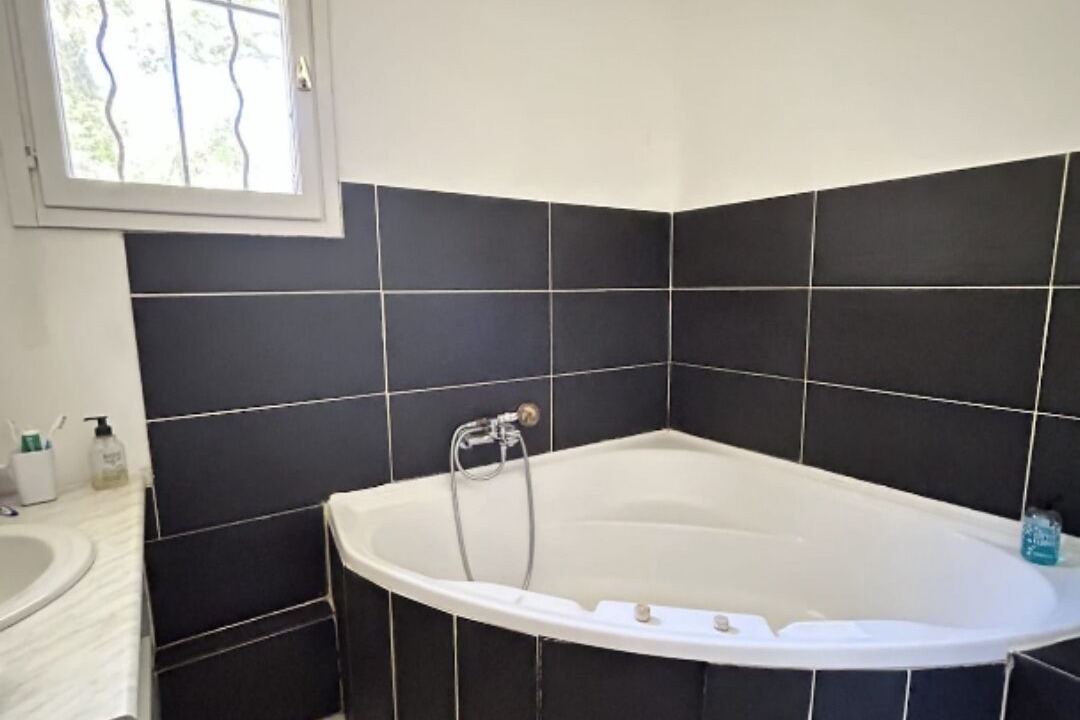 Photo of Bathroom in Tourves