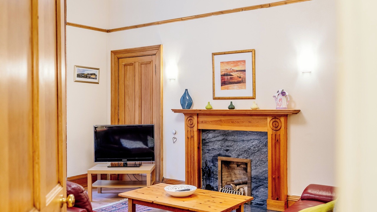 Photo of Livingroom in Newington