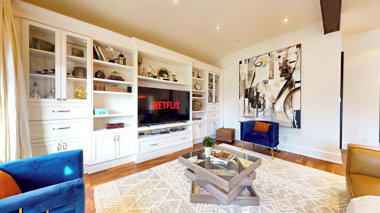 Photo of Livingroom in Thornhill