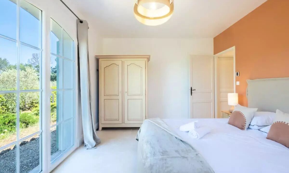 Photo of Bedroom in Roquefort-les-Pins