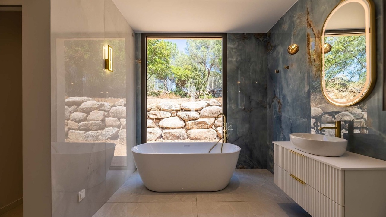 Photo of Bathroom in Pinarellu