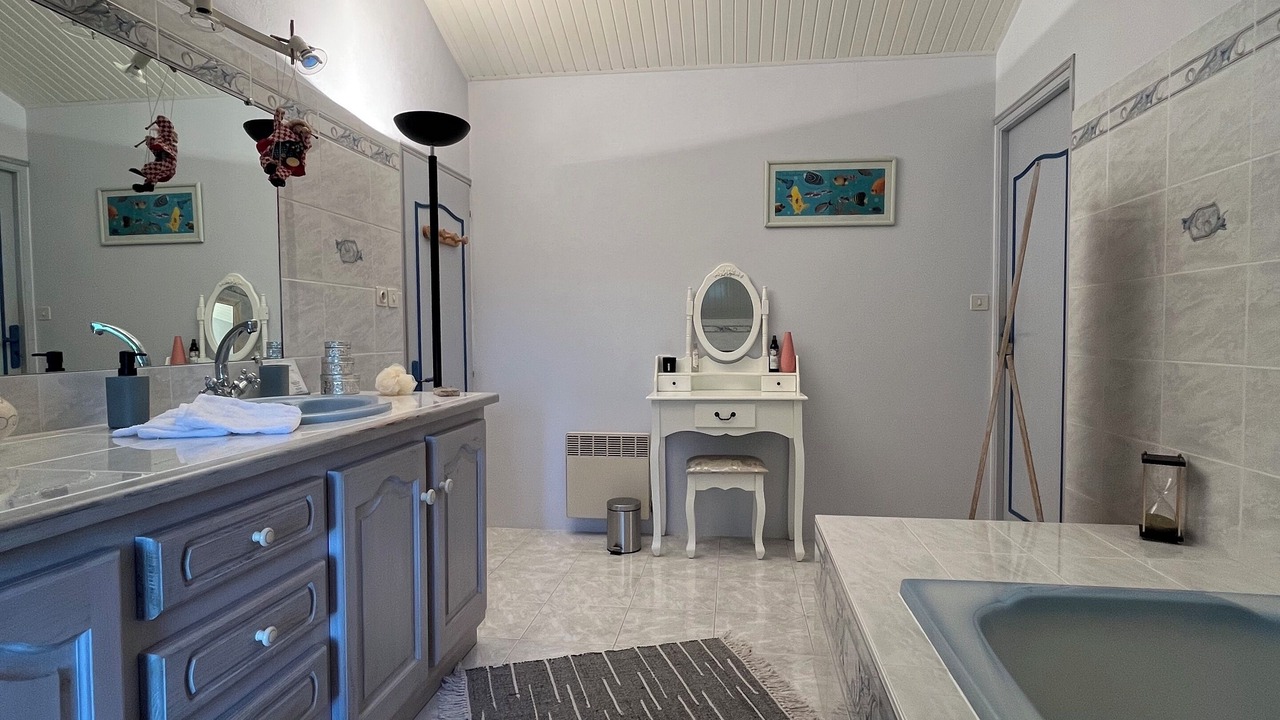 Photo of Bathroom in Le Gue-de-Velluire