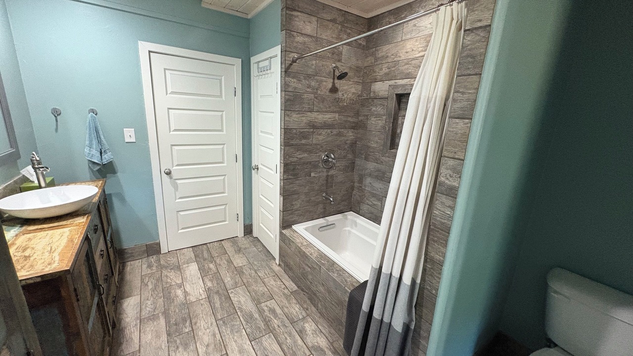 Photo of Bathroom in Pottsboro