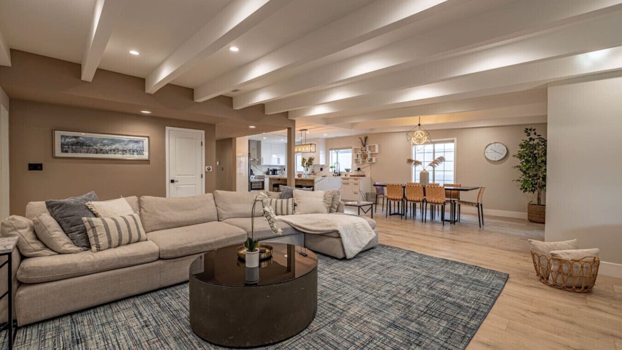 Photo of Livingroom in Valley Glen