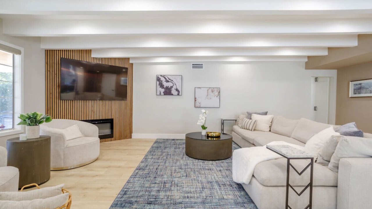 Photo of Livingroom in Valley Glen