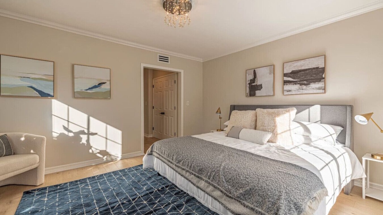 Photo of Bedroom in Valley Glen