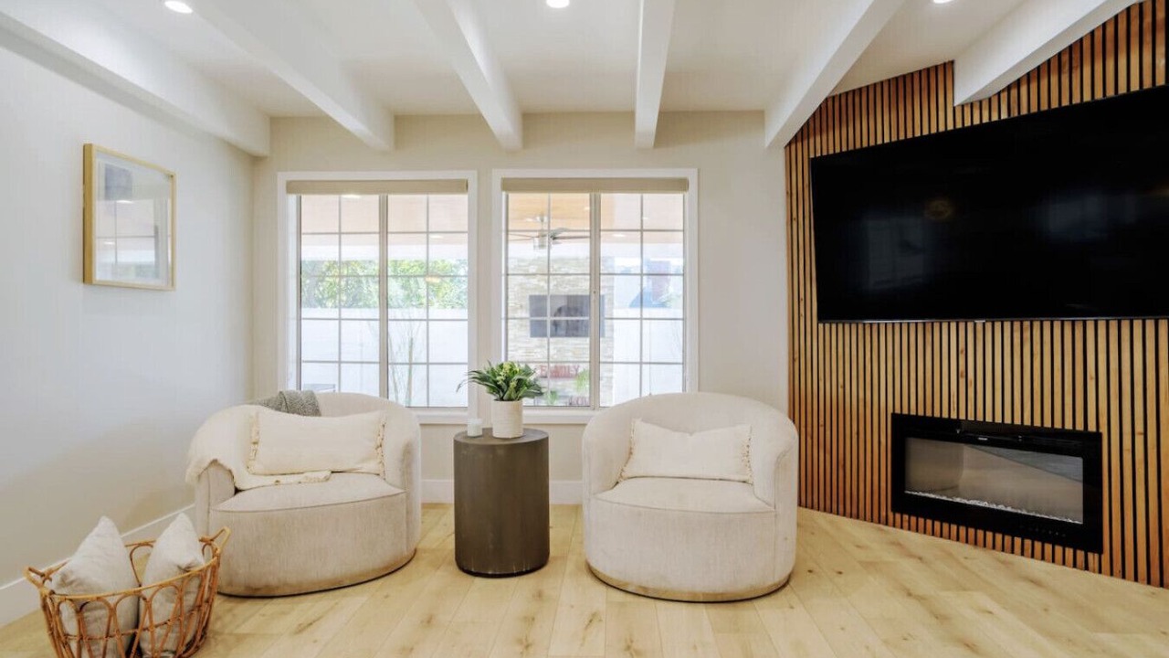 Photo of Livingroom in Valley Glen
