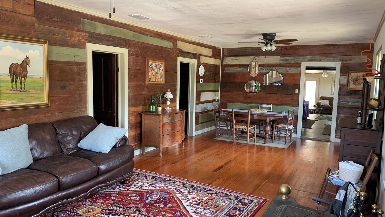 Photo of Livingroom in Vanderpool