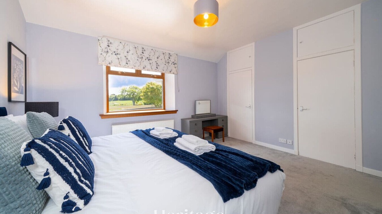 Photo of Bedroom in Maud