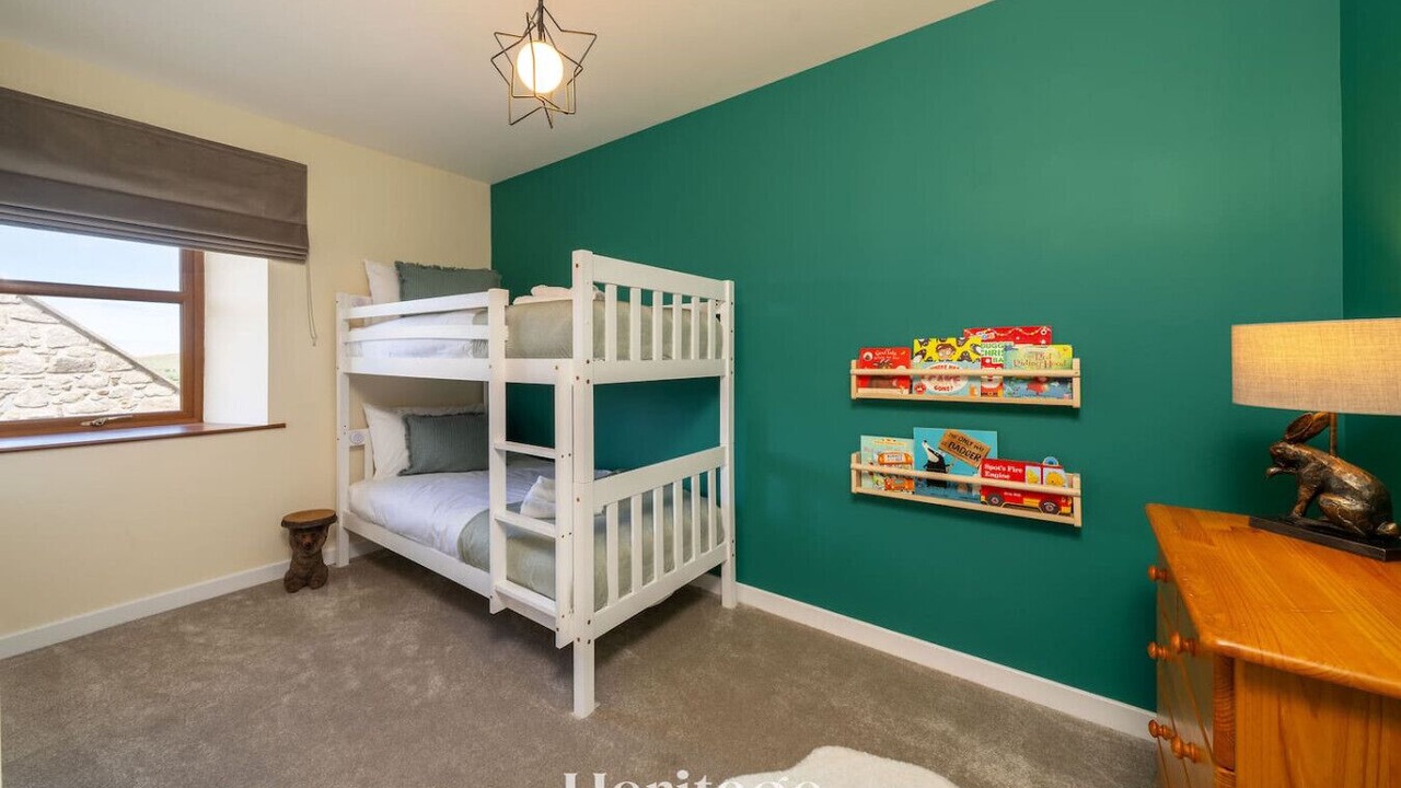 Photo of Bedroom in Maud