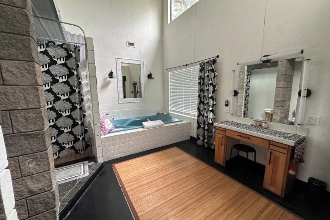 Photo of Bathroom in Nocona