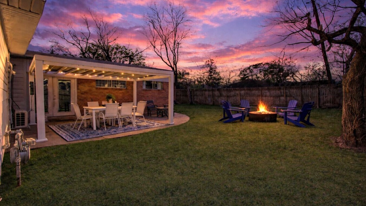 Photo of Outdoor in Spring Branch West