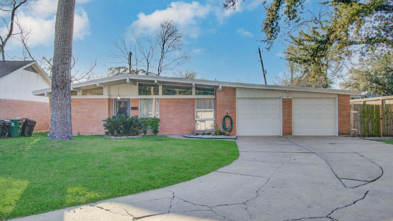 Photo of Outdoor in Spring Branch West