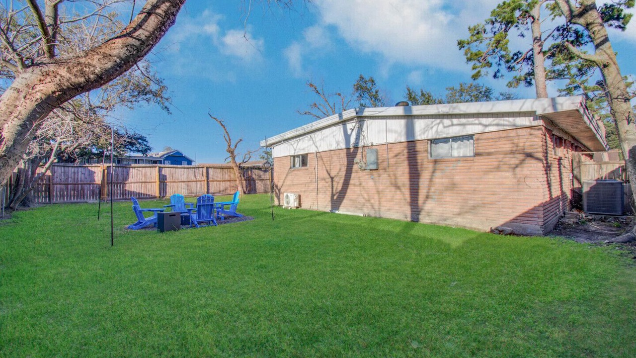 Photo of Outdoor in Spring Branch West