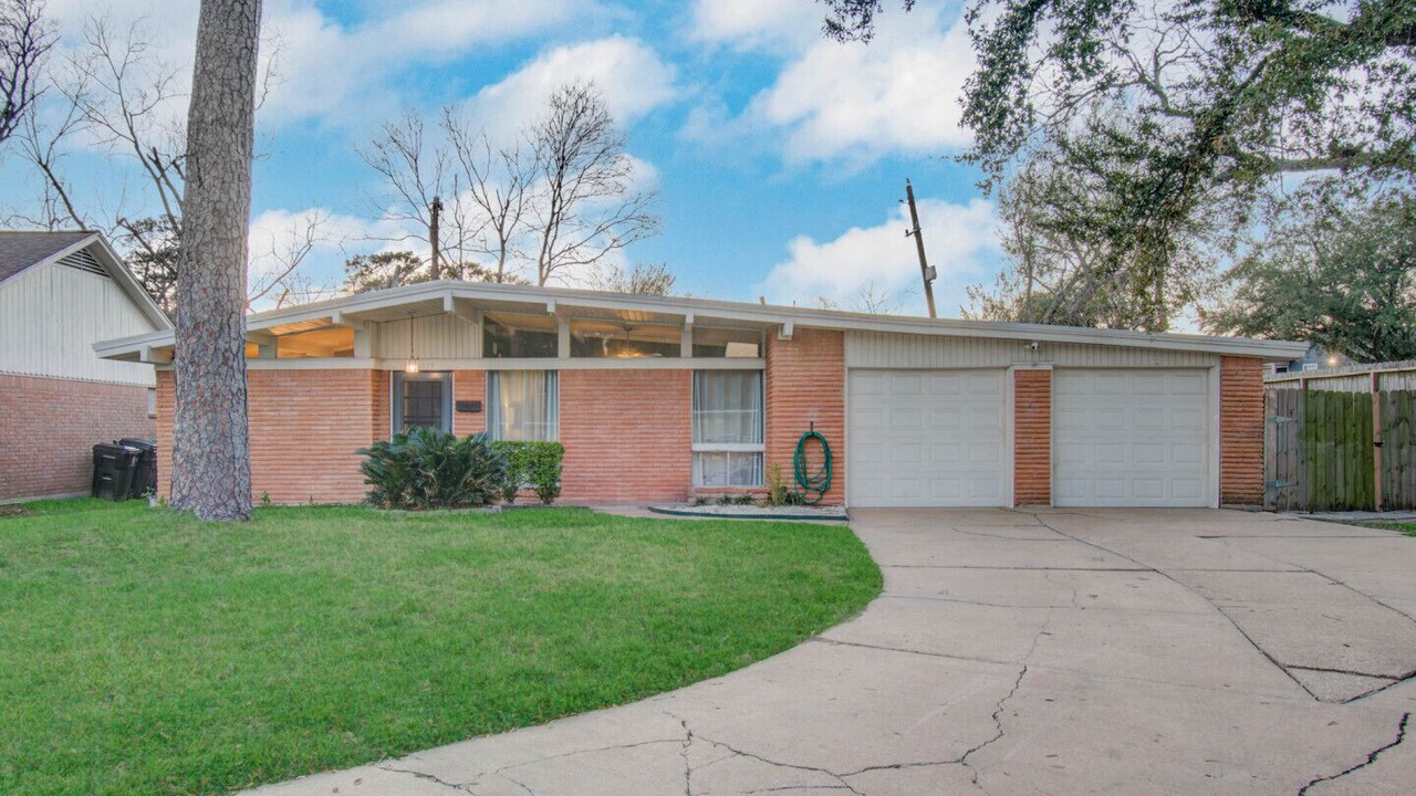 Photo of Outdoor in Spring Branch West
