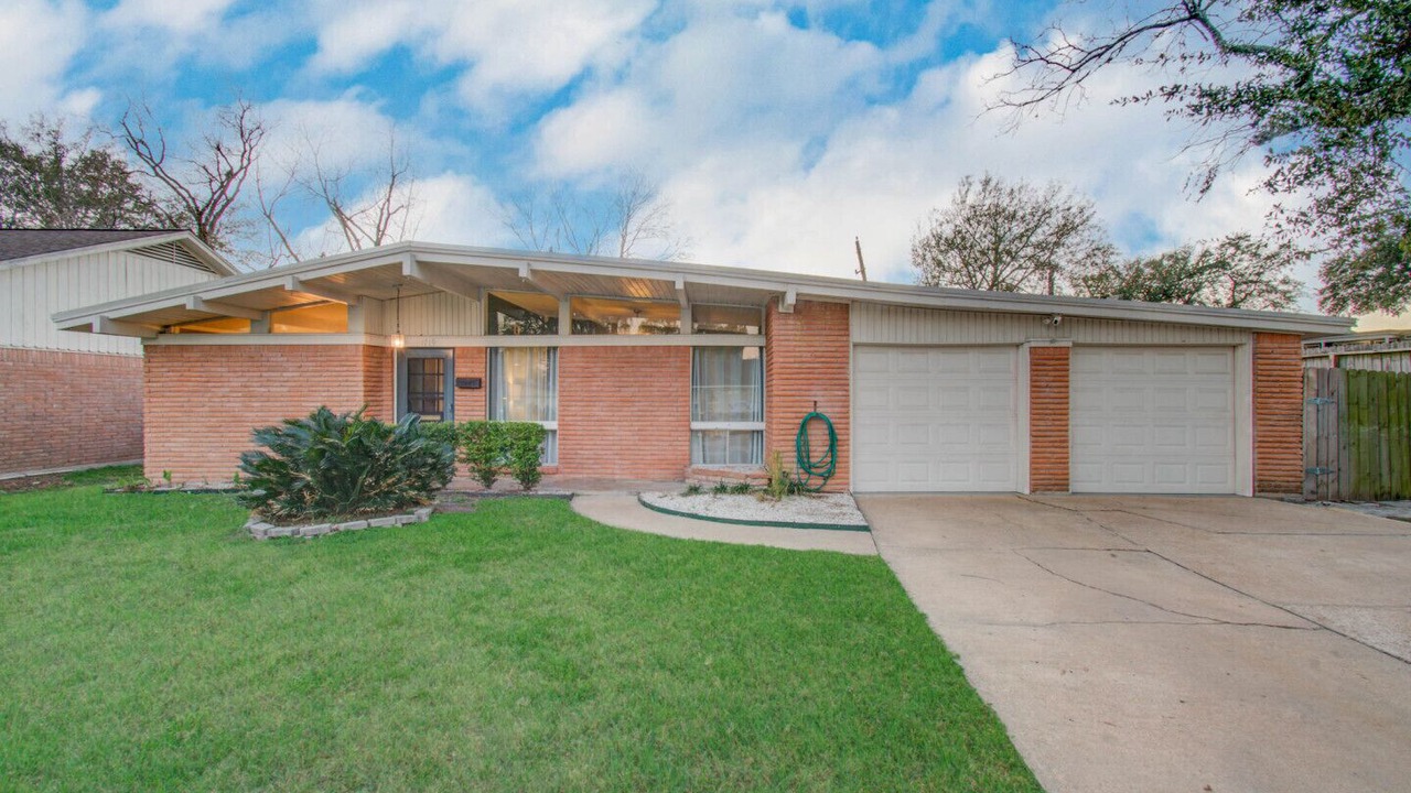 Photo of Outdoor in Spring Branch West
