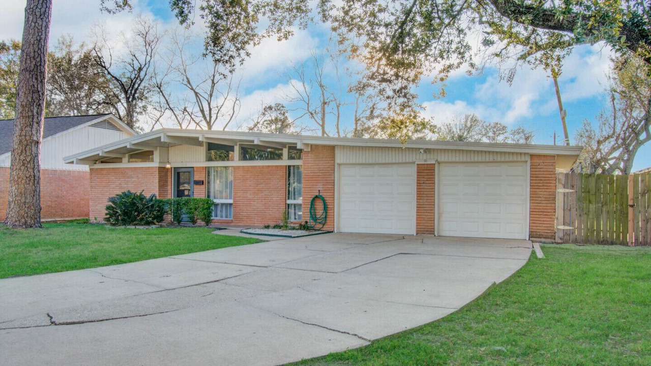 Photo of Outdoor in Spring Branch West