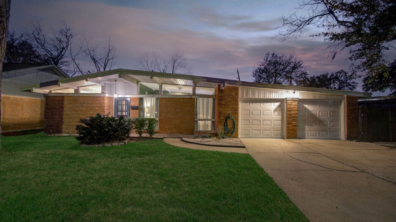 Photo of Outdoor in Spring Branch West