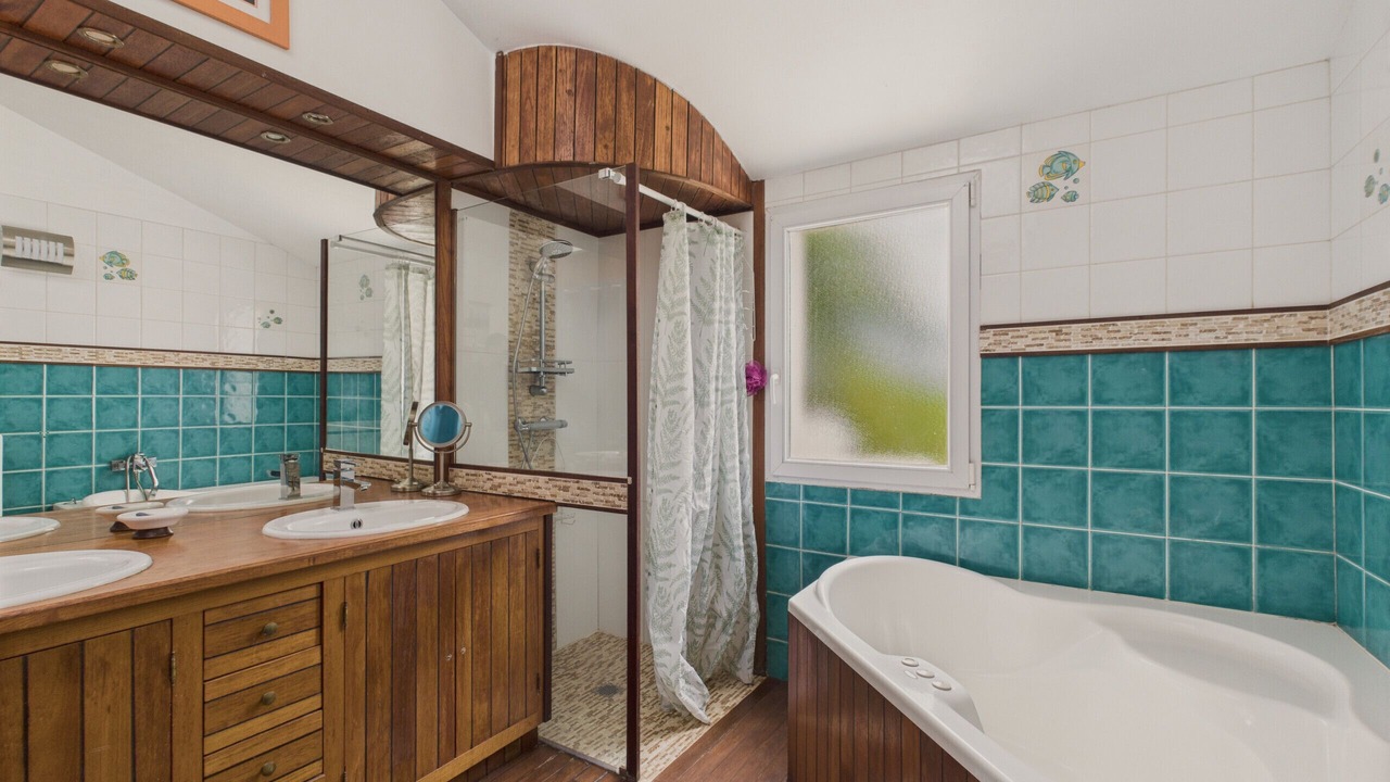 Photo of Bathroom in Saint-Reverend