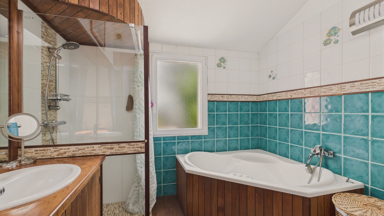 Photo of Bathroom in Saint-Reverend