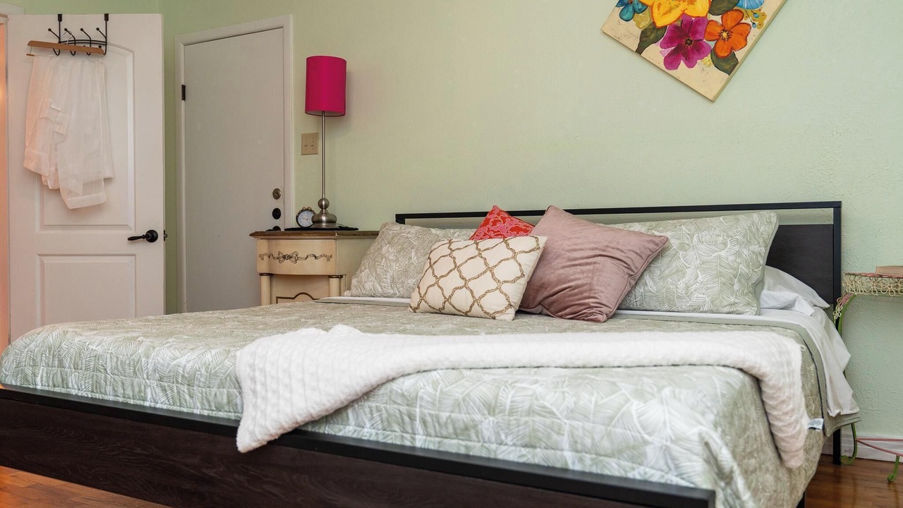 Photo of Bedroom in Elmwood Area