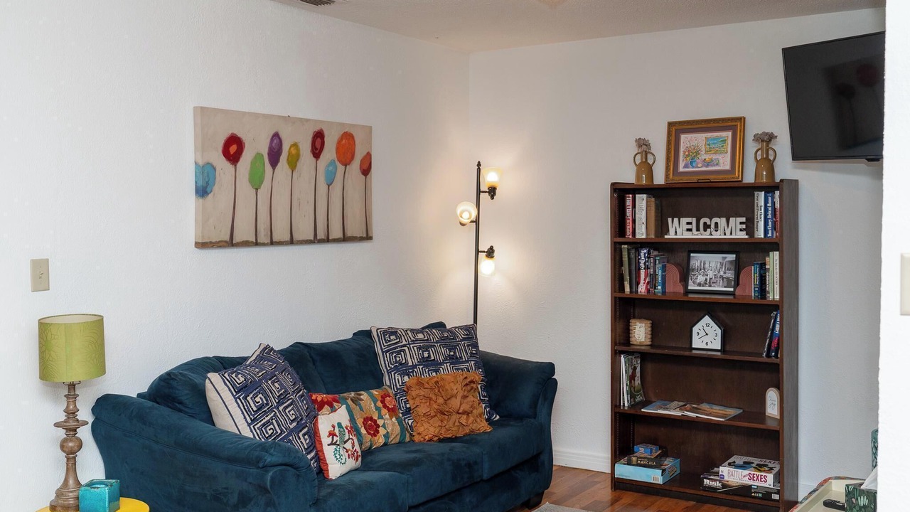 Photo of Livingroom in Elmwood Area