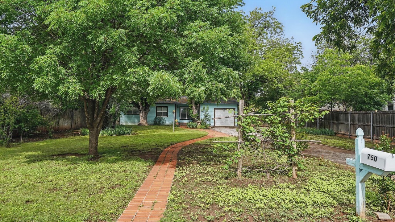 Photo of Outdoor in Elmwood Area