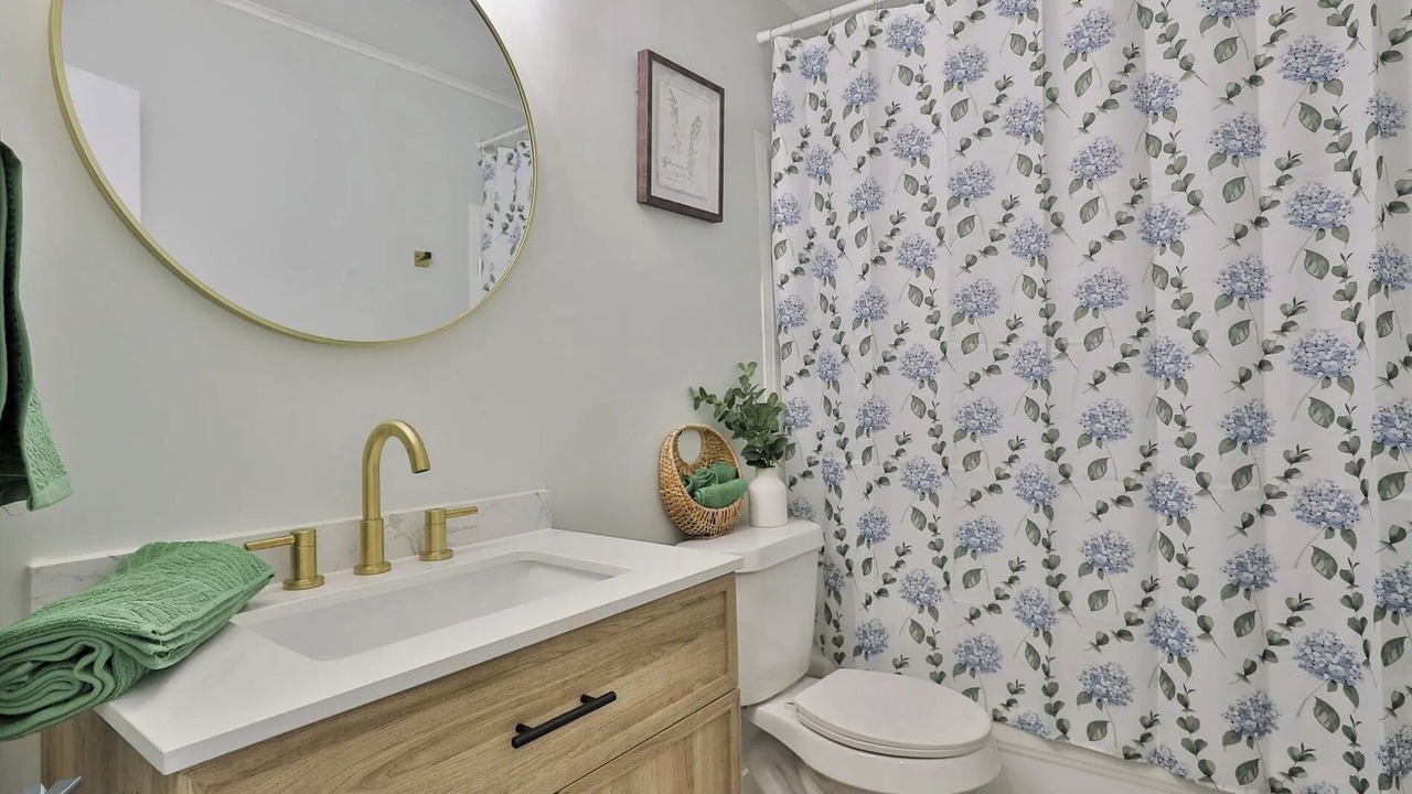 Photo of Bathroom in Elmwood Area