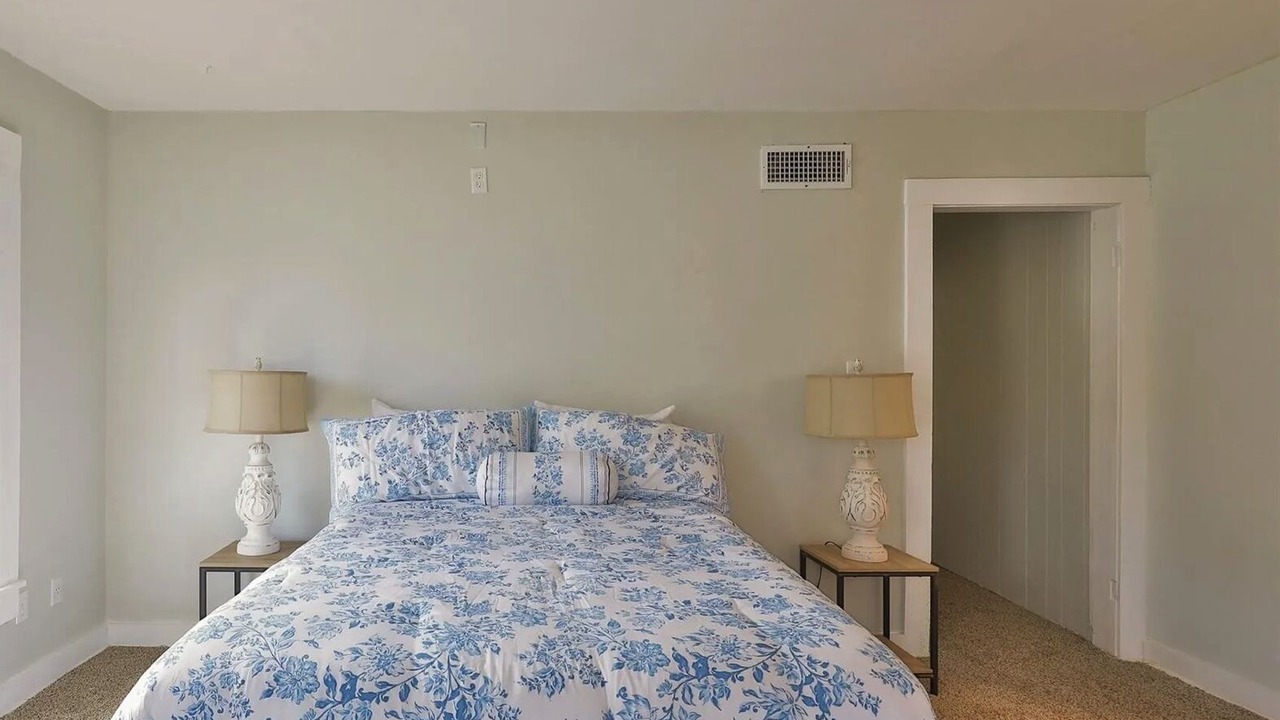 Photo of Bedroom in Elmwood Area