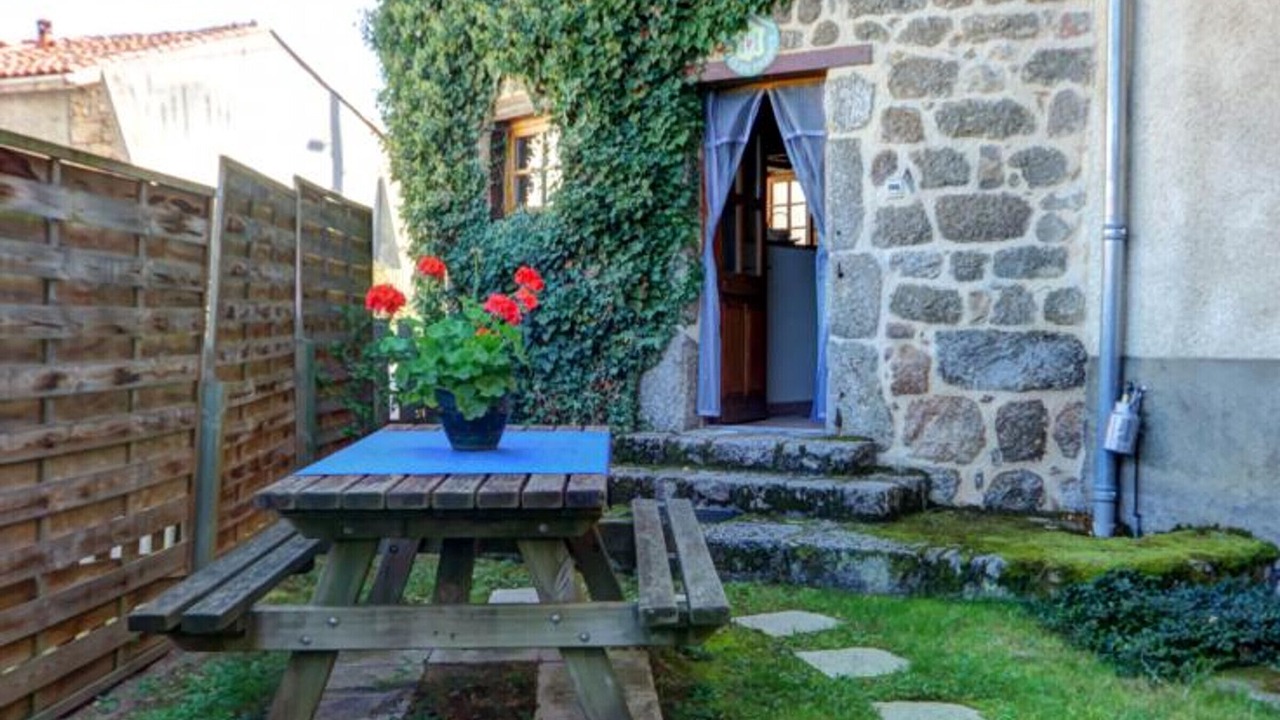 Photo of Patio Balcony in Saint-Didier-sur-Rochefort