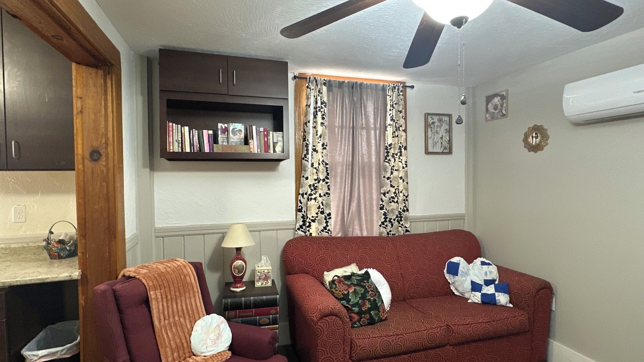 Photo of Livingroom in Greenfield