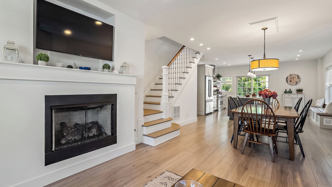 Photo of Others in Wall