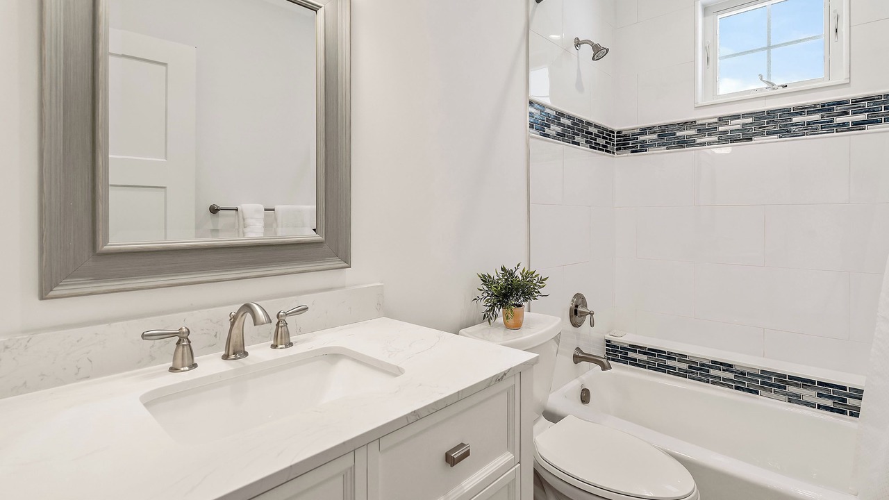 Photo of Bathroom in Wall