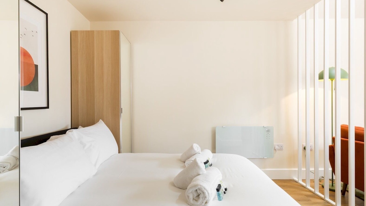 Photo of Bedroom in Royal Leamington Spa