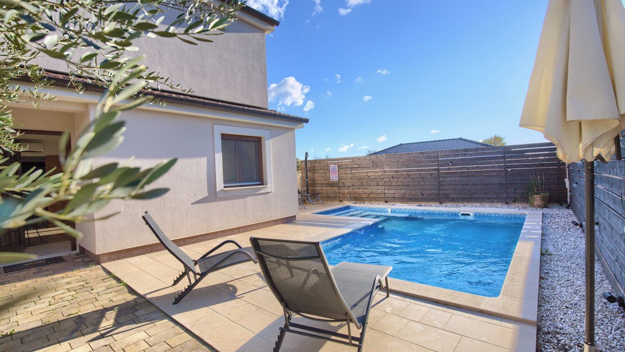 Photo of Outdoor in Mali Vareski