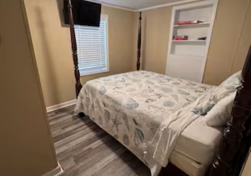 Photo of Bedroom in Cobb