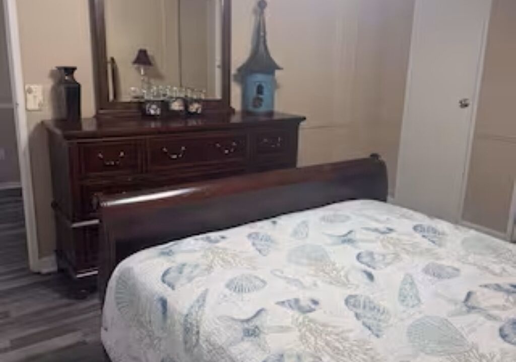 Photo of Bedroom in Cobb