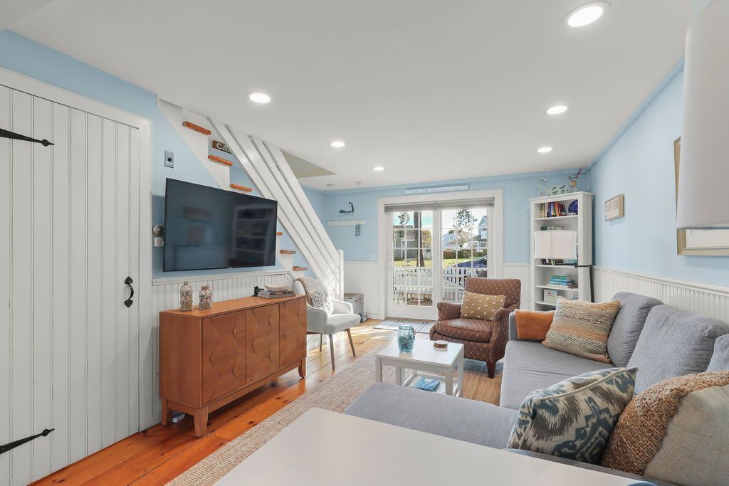 Photo of Livingroom in Mashpee