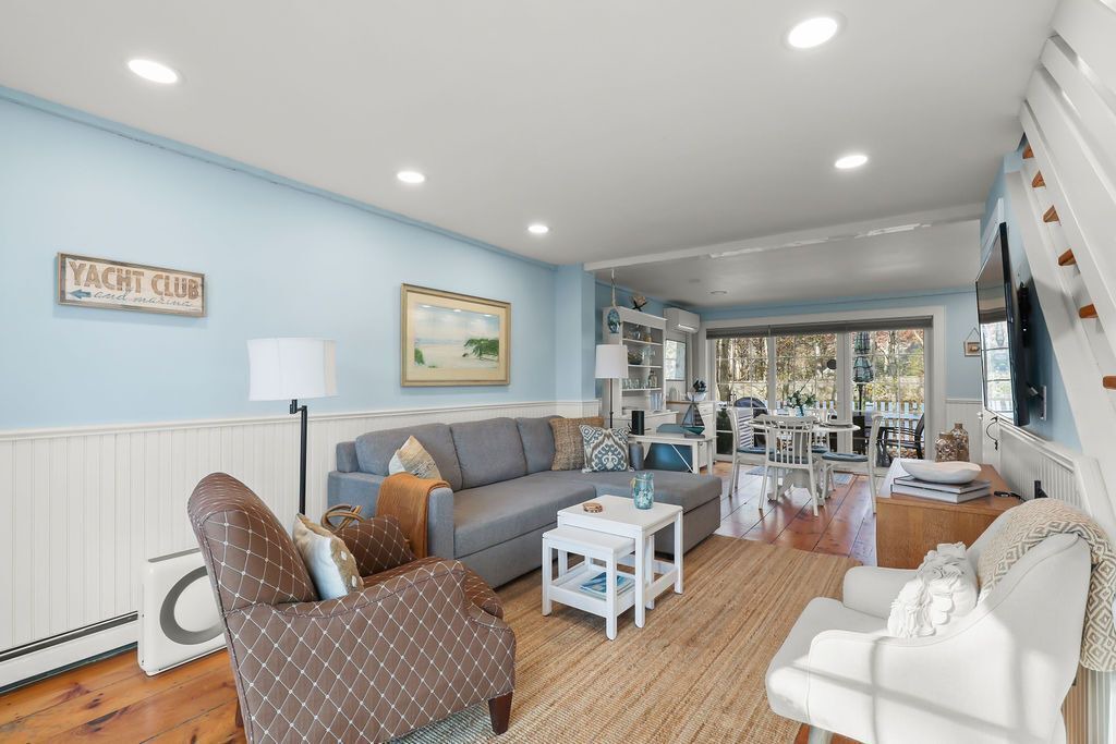 Photo of Livingroom in Mashpee