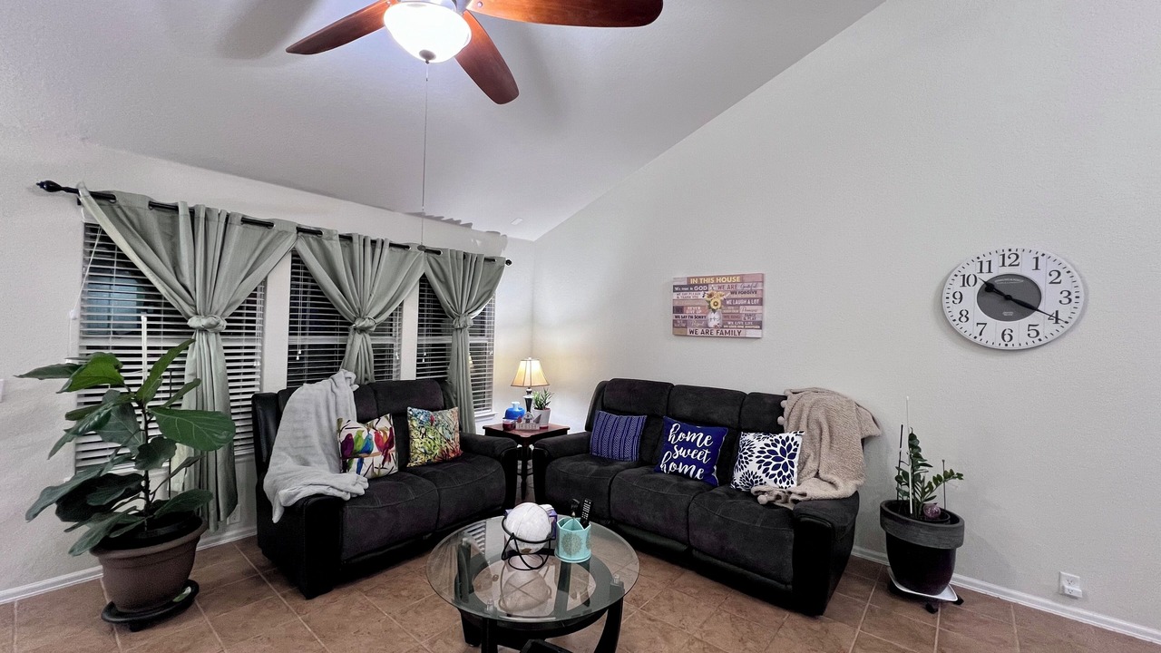 Photo of Livingroom in Medina Valley