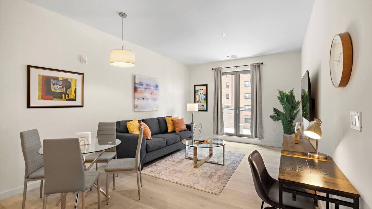 Photo of Livingroom in Newark