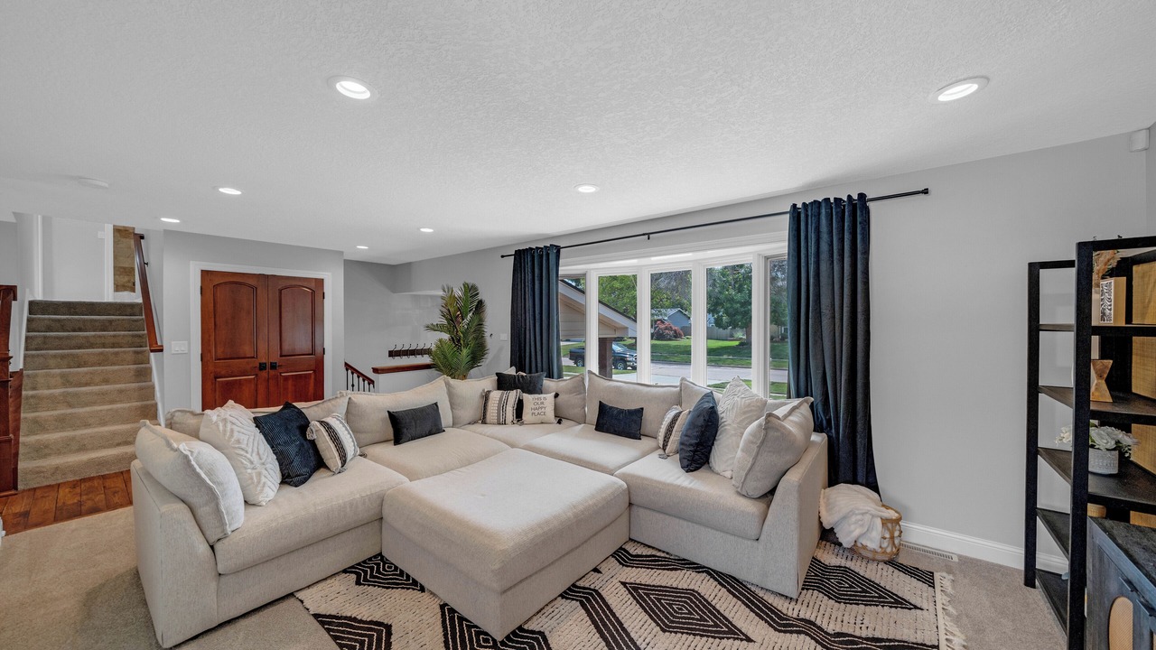 Photo of Livingroom in Urbandale