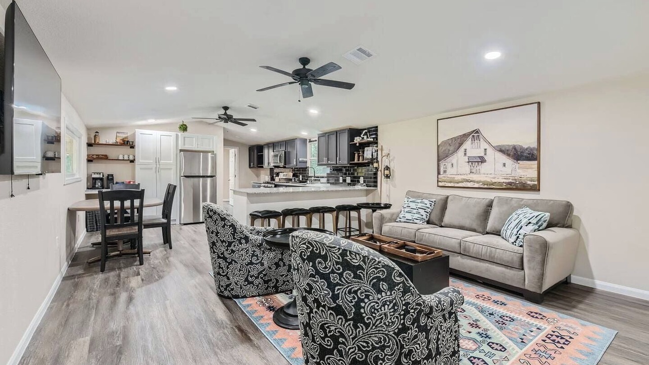 Photo of Livingroom in Spicewood