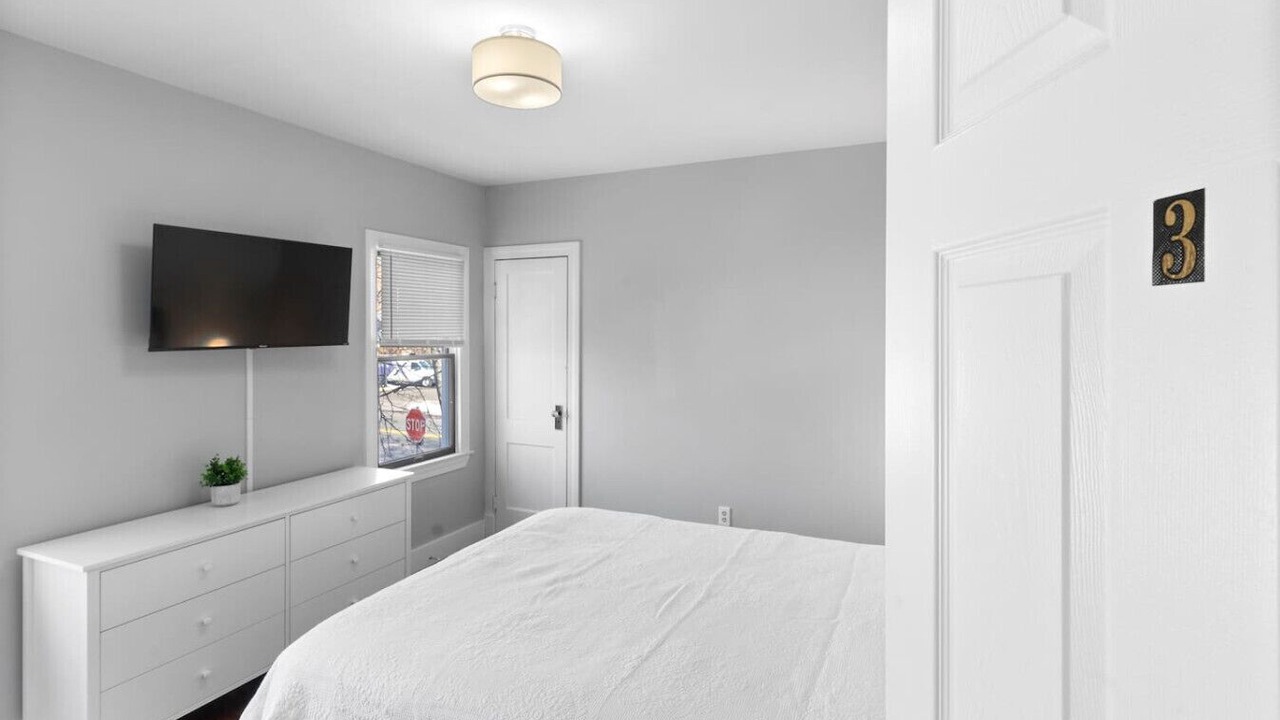 Photo of Others in West New Haven