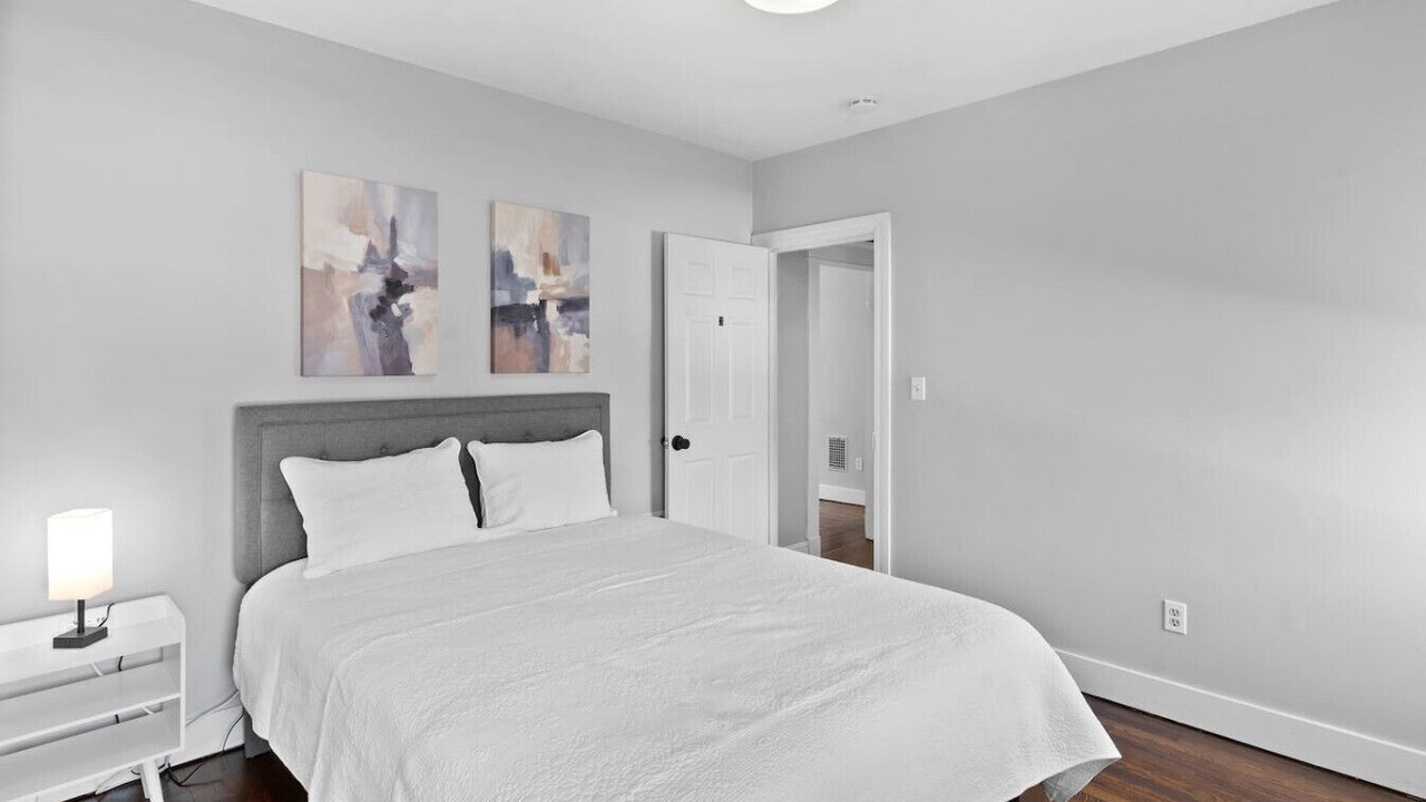 Photo of Others in West New Haven