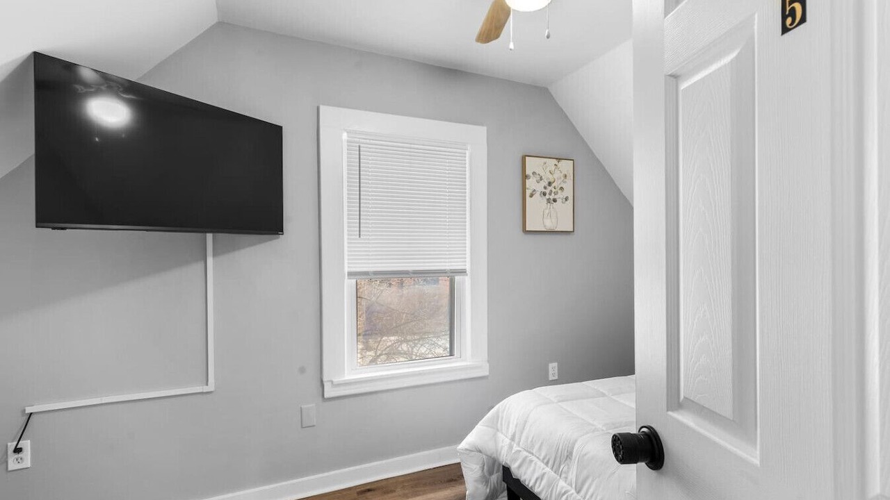 Photo of Others in West New Haven