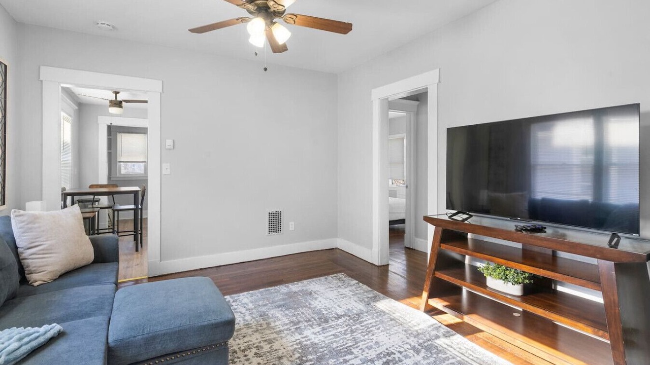 Photo of Livingroom in West New Haven