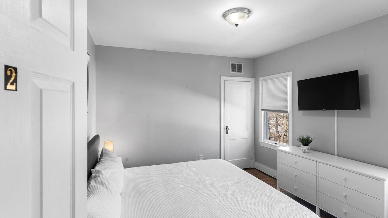 Photo of Others in West New Haven