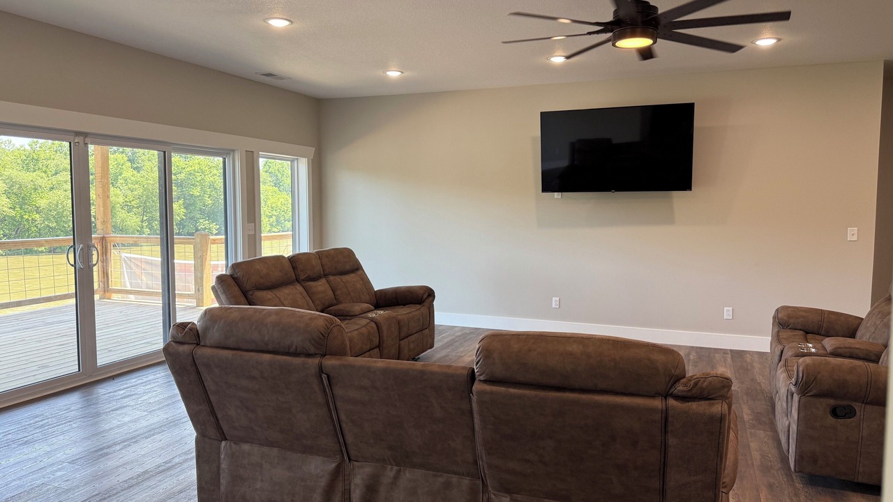 Photo of Livingroom in Van Buren