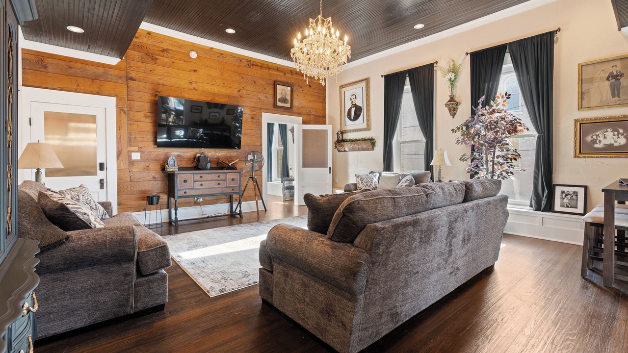 Photo of Livingroom in Cleburne